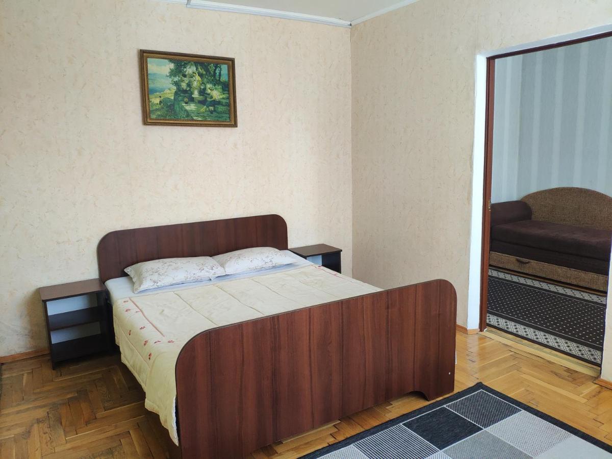 Комунальне Підприємство Готель Україна Zoločiv Exteriér fotografie