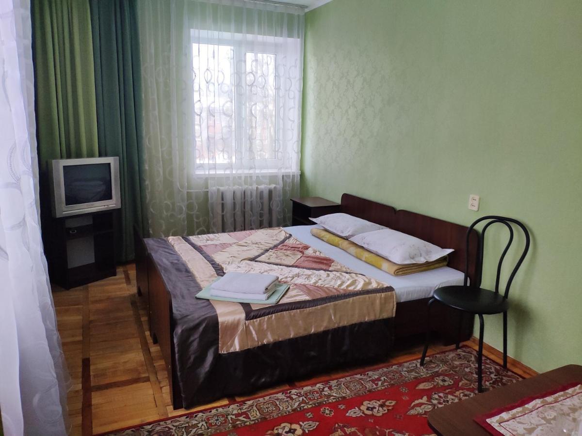 Комунальне Підприємство Готель Україна Zoločiv Exteriér fotografie
